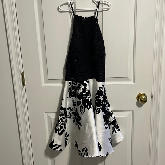 City Vibe Razorback Homecoming Dress, Size 9 - Picture 1 of 4